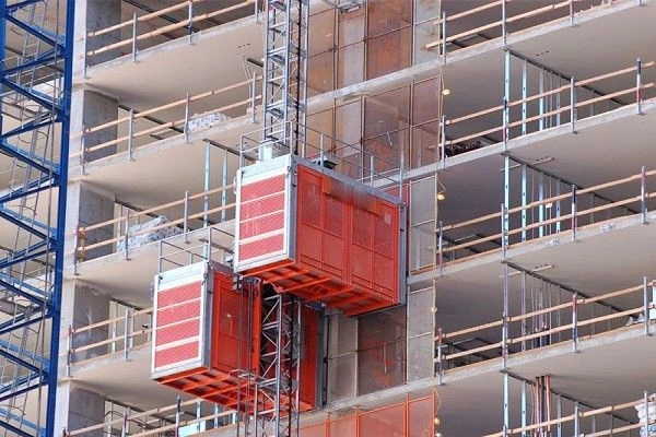 مقایسه آسانسور کارگاهی تک کابین و دو کابین
